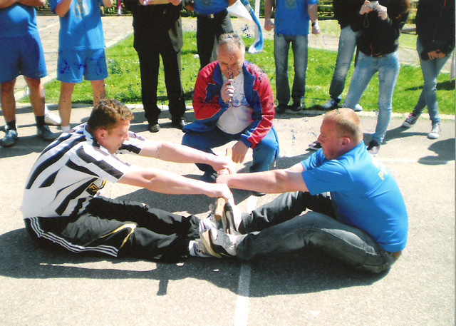 Надвлачење клипом, борба за 1. мјесто: Душко Благојевић (Очауш) - Зоран Радић (Осјечанске Чивчије)