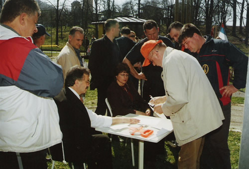 Главни судија - професор Владо Зелембабић (у капи)